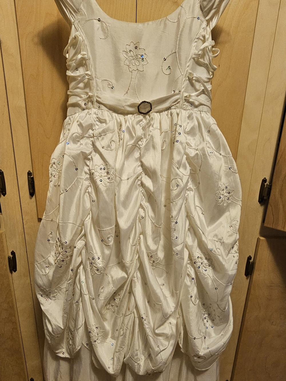 C4, The Bijan White Beaded Dress in size 10 is a luxurious and elegant choice